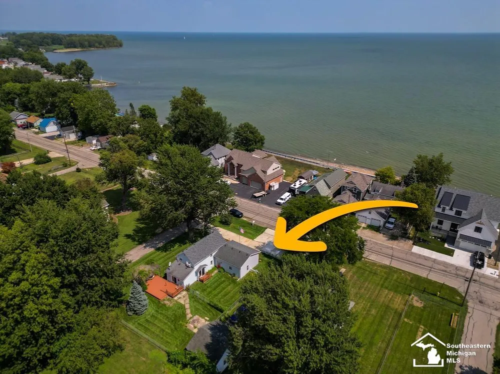 11113 Harold Drive Luna Pier City, MI 48157