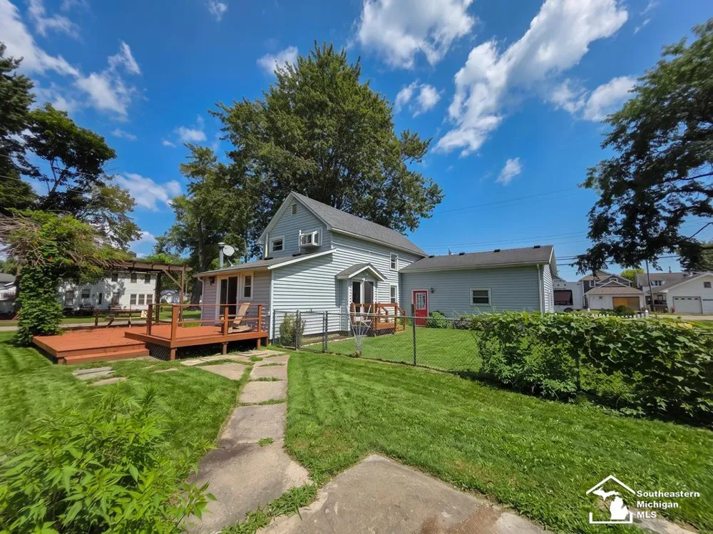 11113 Harold Drive Luna Pier City, MI 48157