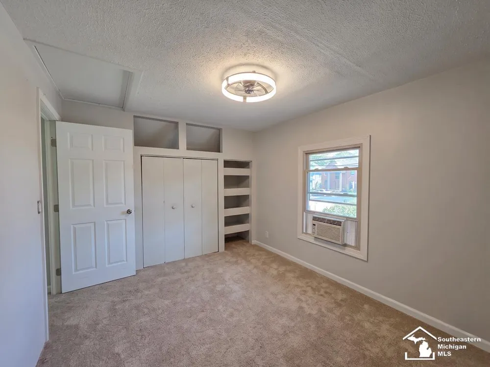 11113 Harold Drive Luna Pier City, MI 48157