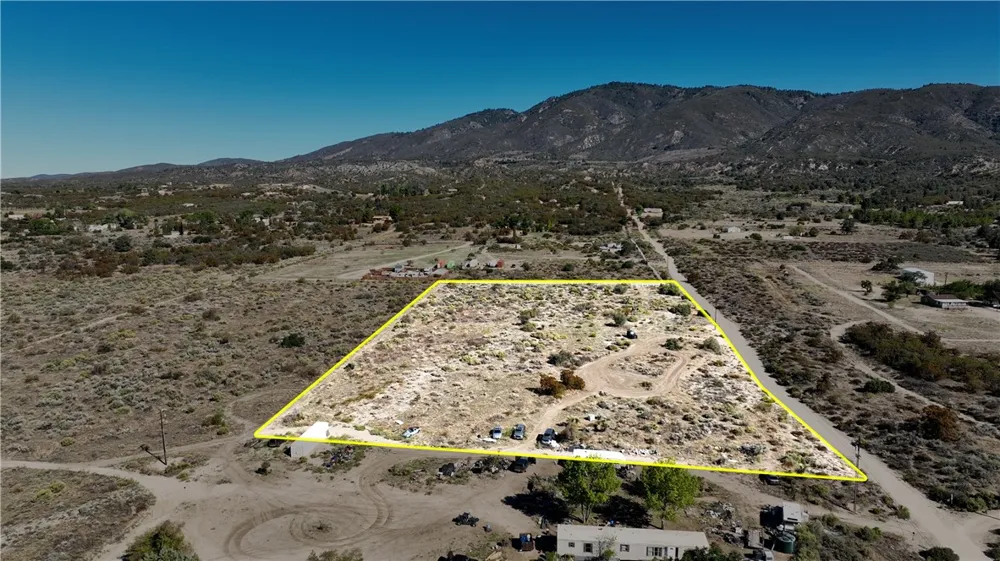 3 Lanik Ln Anza, CA 92539