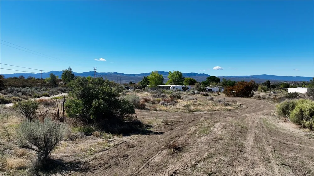 3 Lanik Ln Anza, CA 92539