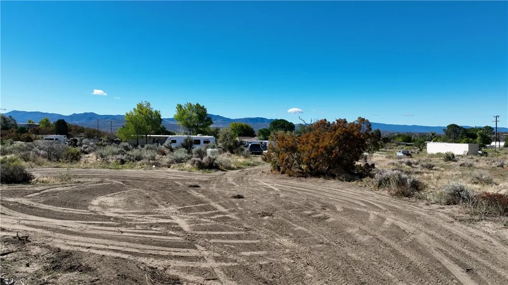 3 Lanik Ln Anza, CA 92539