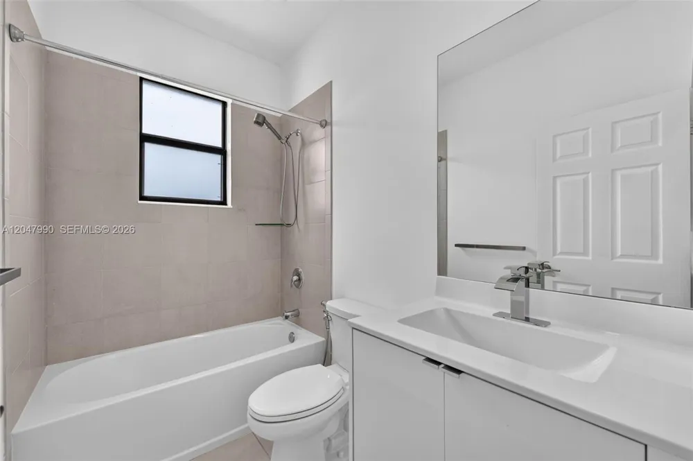 10908 W 32nd Ln Hialeah, FL 33018