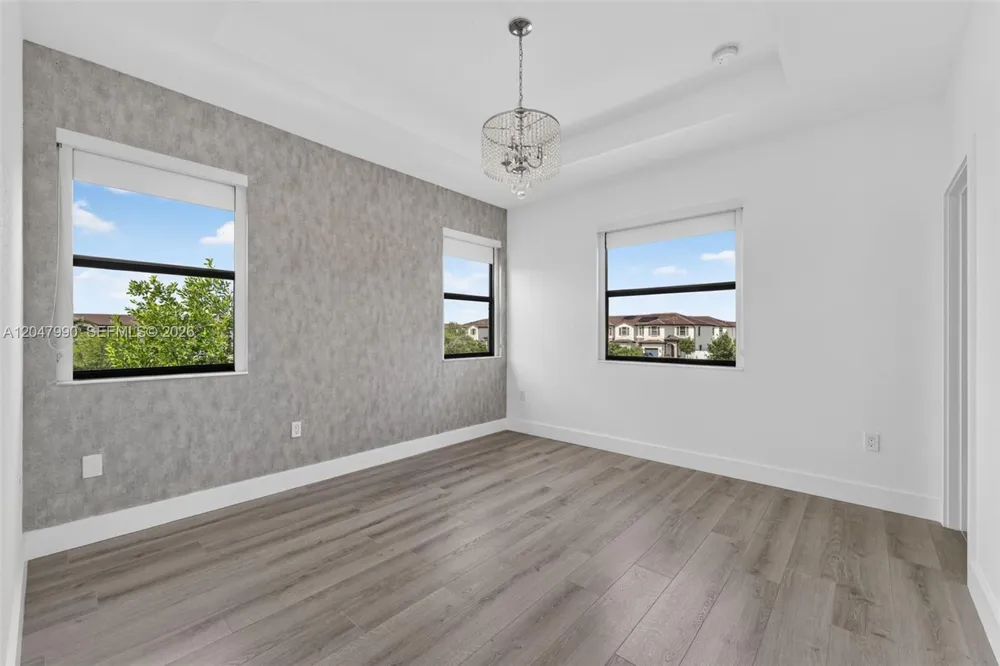 10908 W 32nd Ln Hialeah, FL 33018