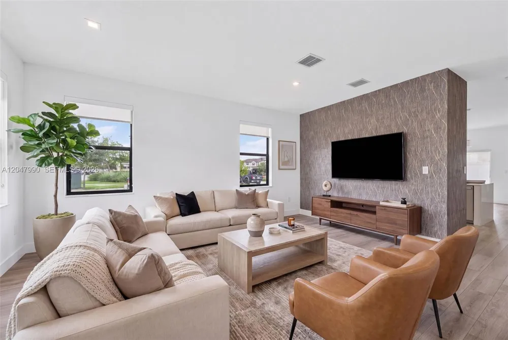 10908 W 32nd Ln Hialeah, FL 33018