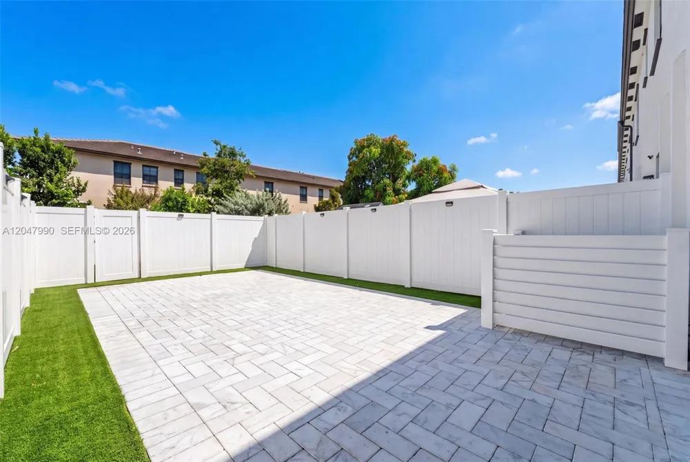 10908 W 32nd Ln Hialeah, FL 33018