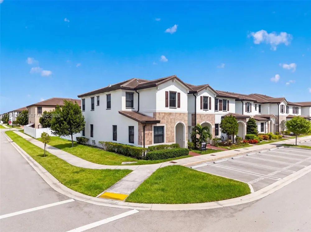 10908 W 32nd Ln Hialeah, FL 33018