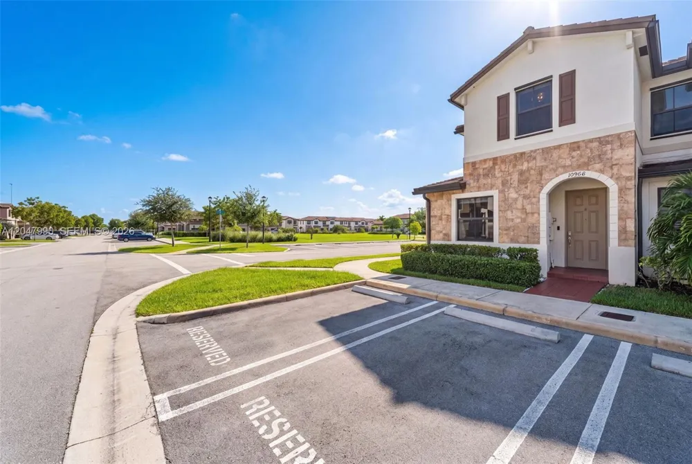 10908 W 32nd Ln Hialeah, FL 33018