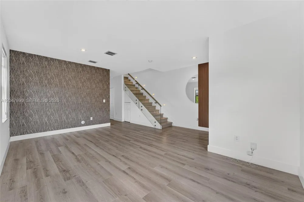 10908 W 32nd Ln Hialeah, FL 33018