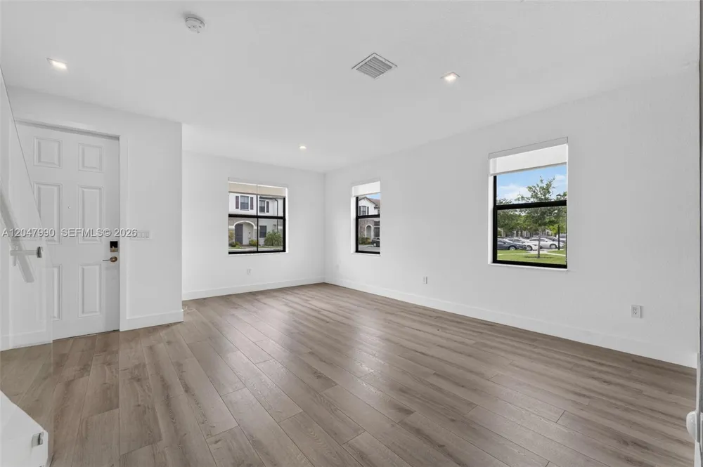 10908 W 32nd Ln Hialeah, FL 33018