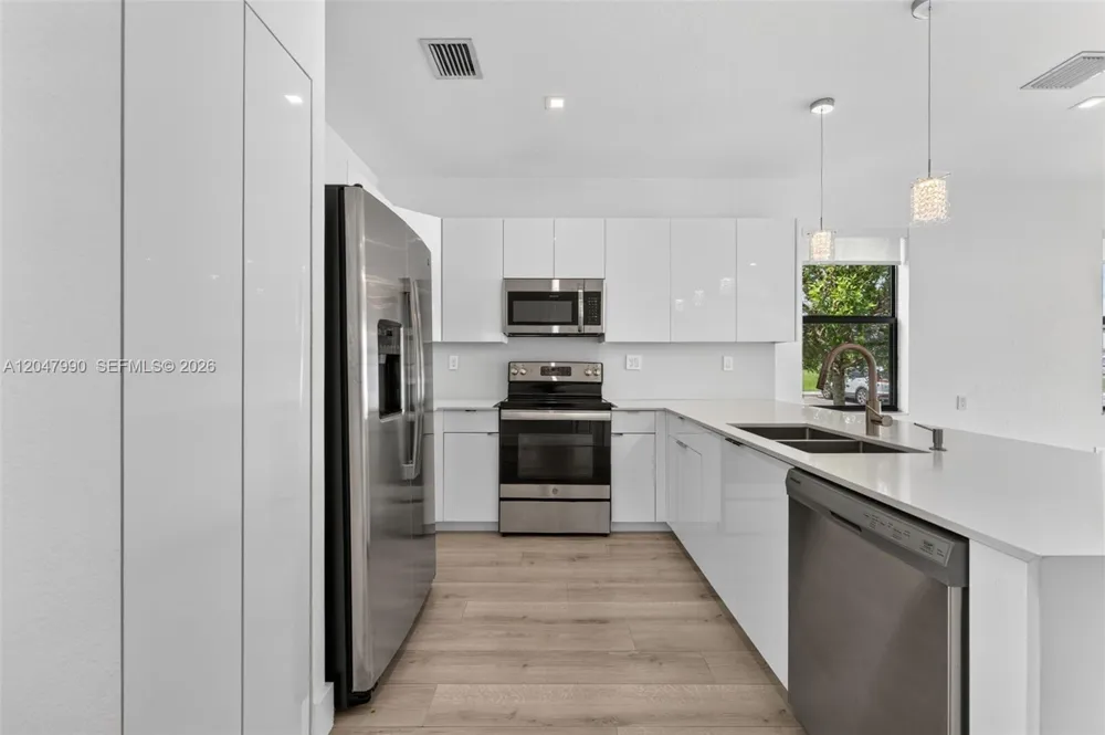 10908 W 32nd Ln Hialeah, FL 33018