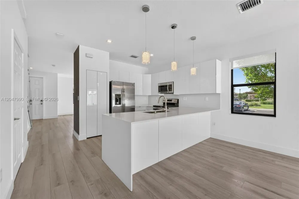 10908 W 32nd Ln Hialeah, FL 33018