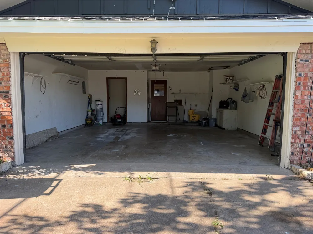 2406 W Broadview Street Greenville, TX 75402