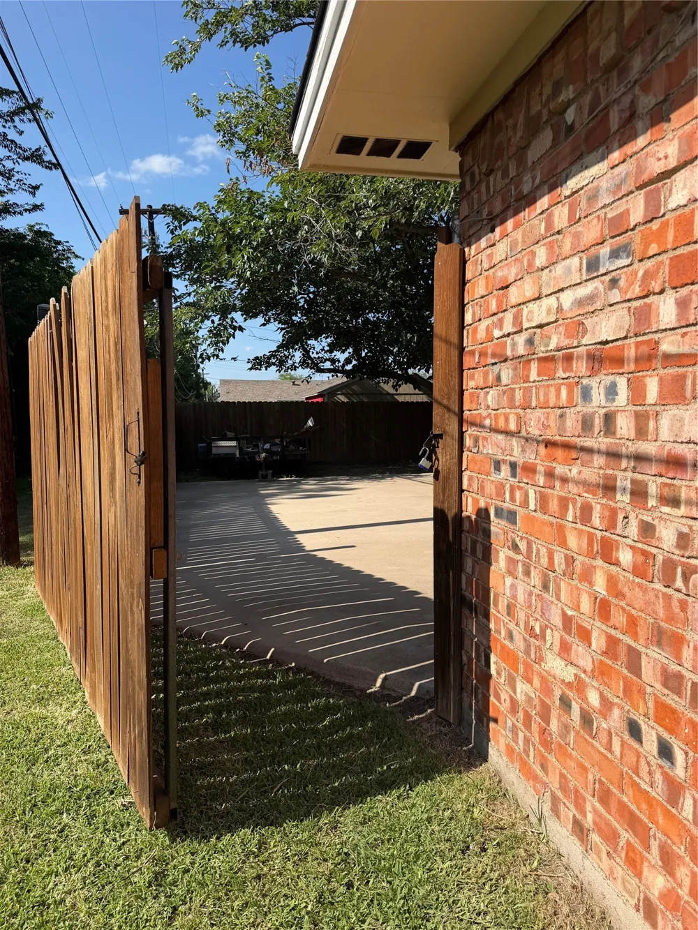 2406 W Broadview Street Greenville, TX 75402