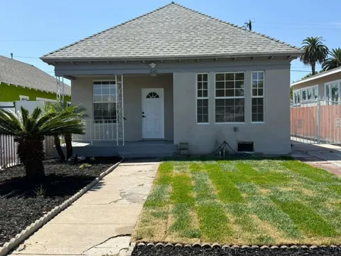 1546 W 70th Street