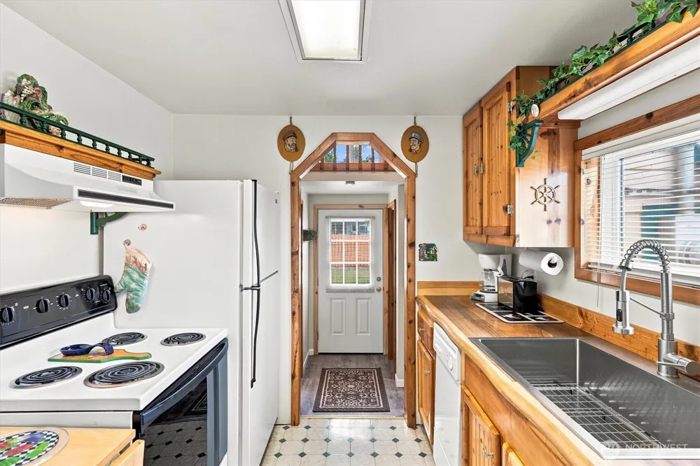 26202 R STREET Ocean Park, WA 98640