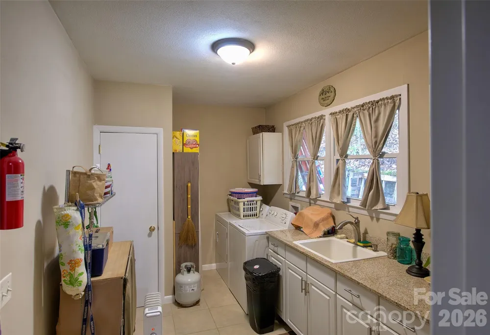 583 Deer Park Lake Road Spruce Pine, NC 28777