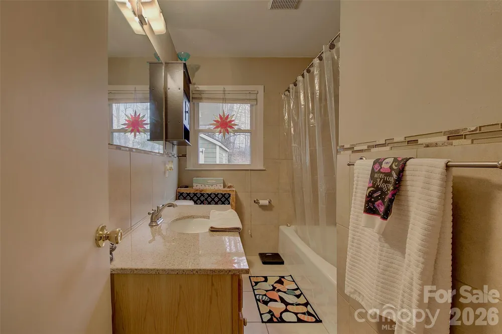 583 Deer Park Lake Road Spruce Pine, NC 28777