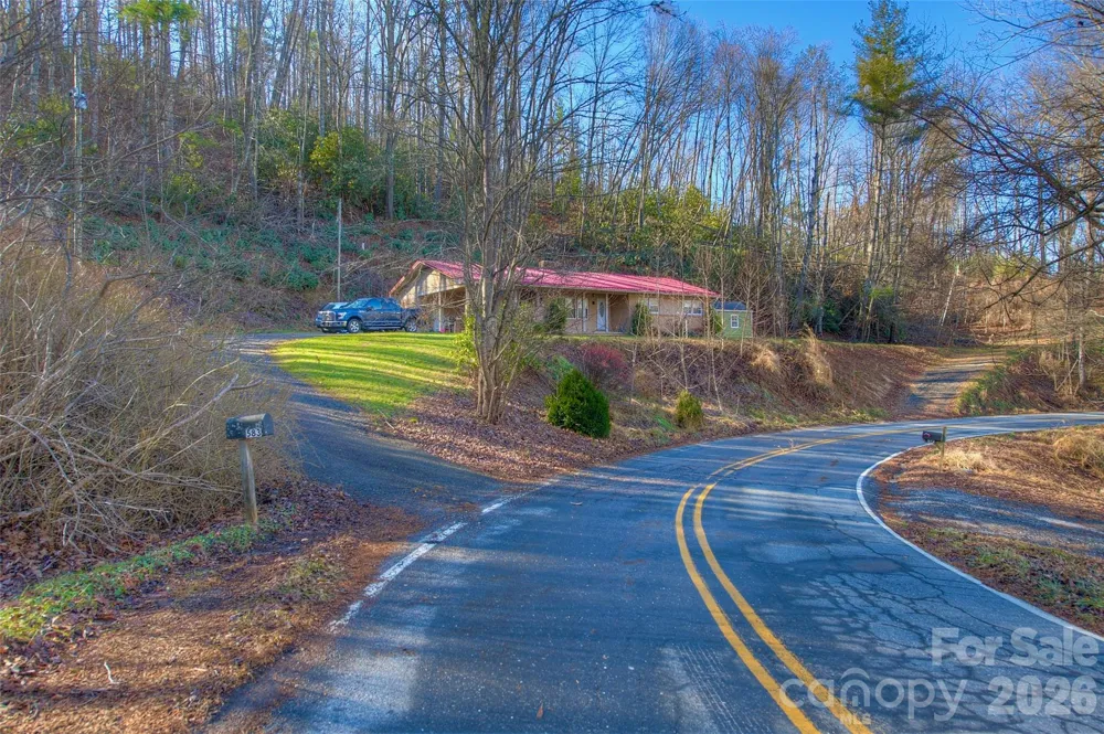 583 Deer Park Lake Road Spruce Pine, NC 28777