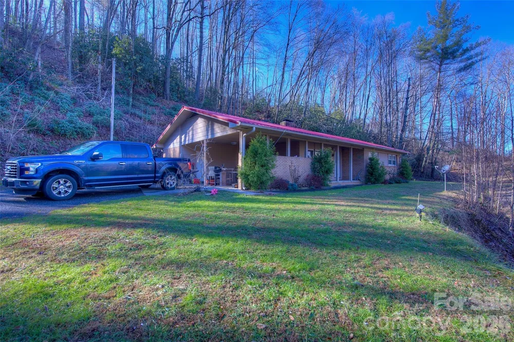 583 Deer Park Lake Road Spruce Pine, NC 28777