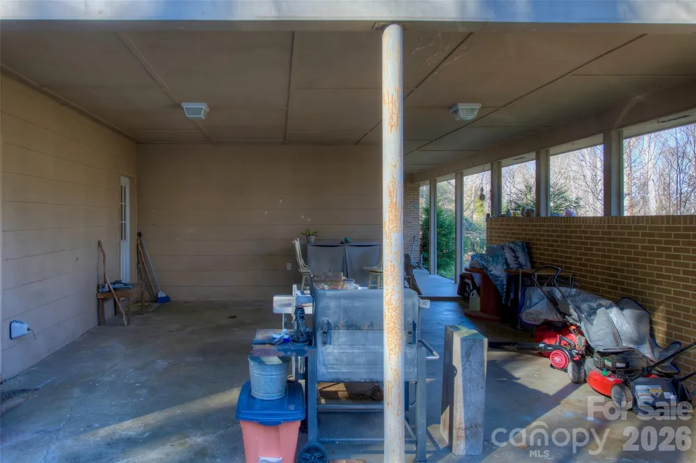 583 Deer Park Lake Road Spruce Pine, NC 28777