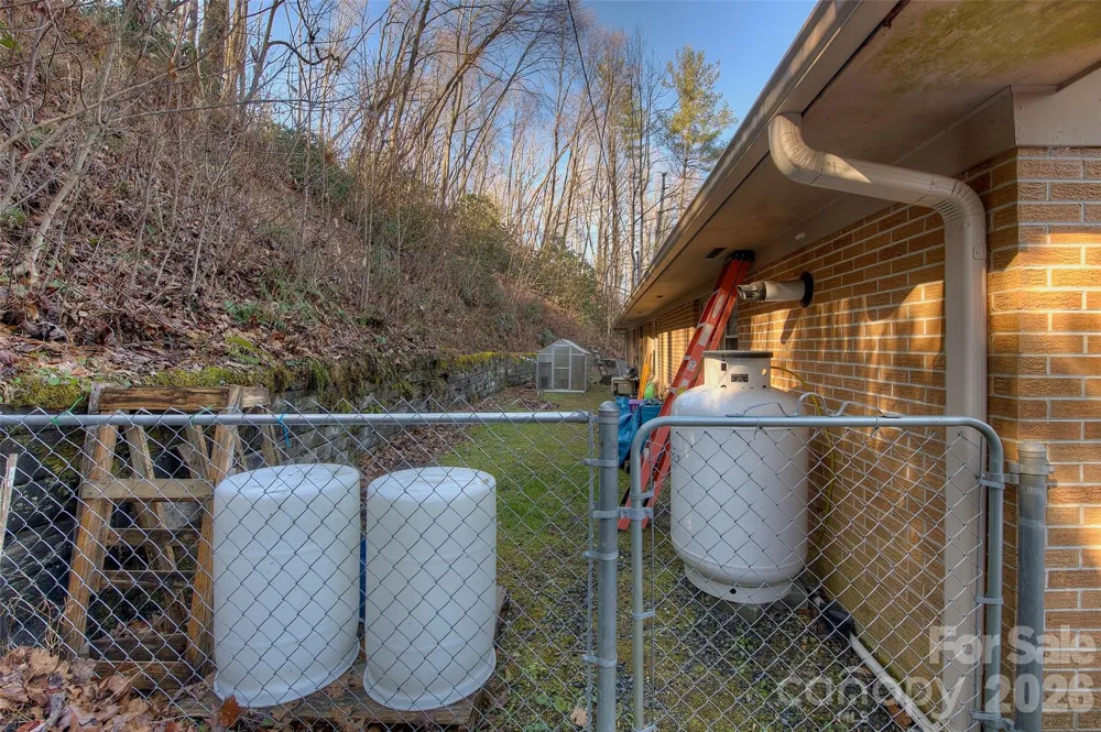 583 Deer Park Lake Road Spruce Pine, NC 28777