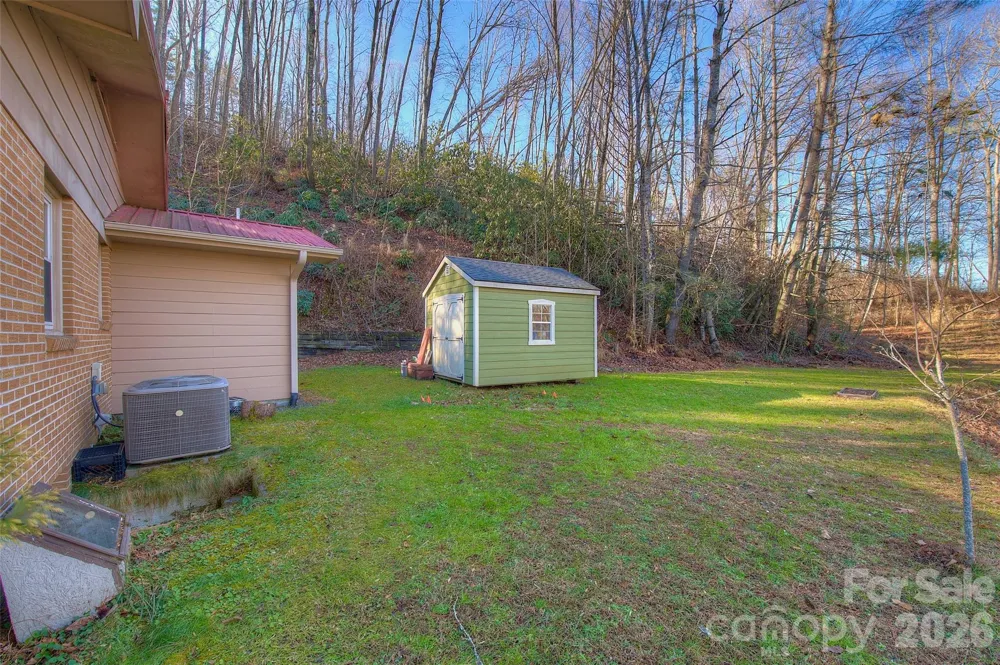 583 Deer Park Lake Road Spruce Pine, NC 28777