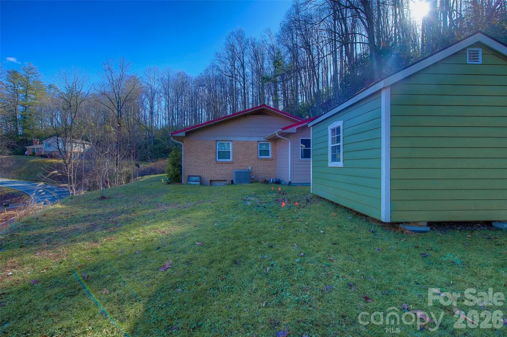 583 Deer Park Lake Road Spruce Pine, NC 28777