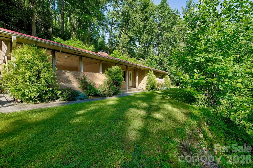 583 Deer Park Lake Road Spruce Pine, NC 28777