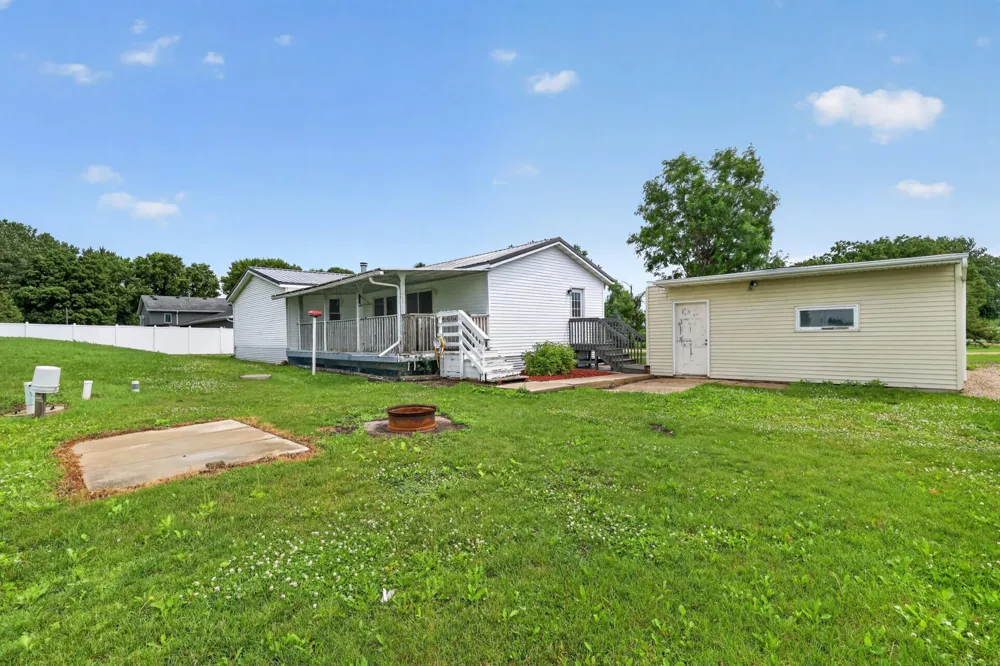 1445 1st Avenue SW Oronoco, MN 55960