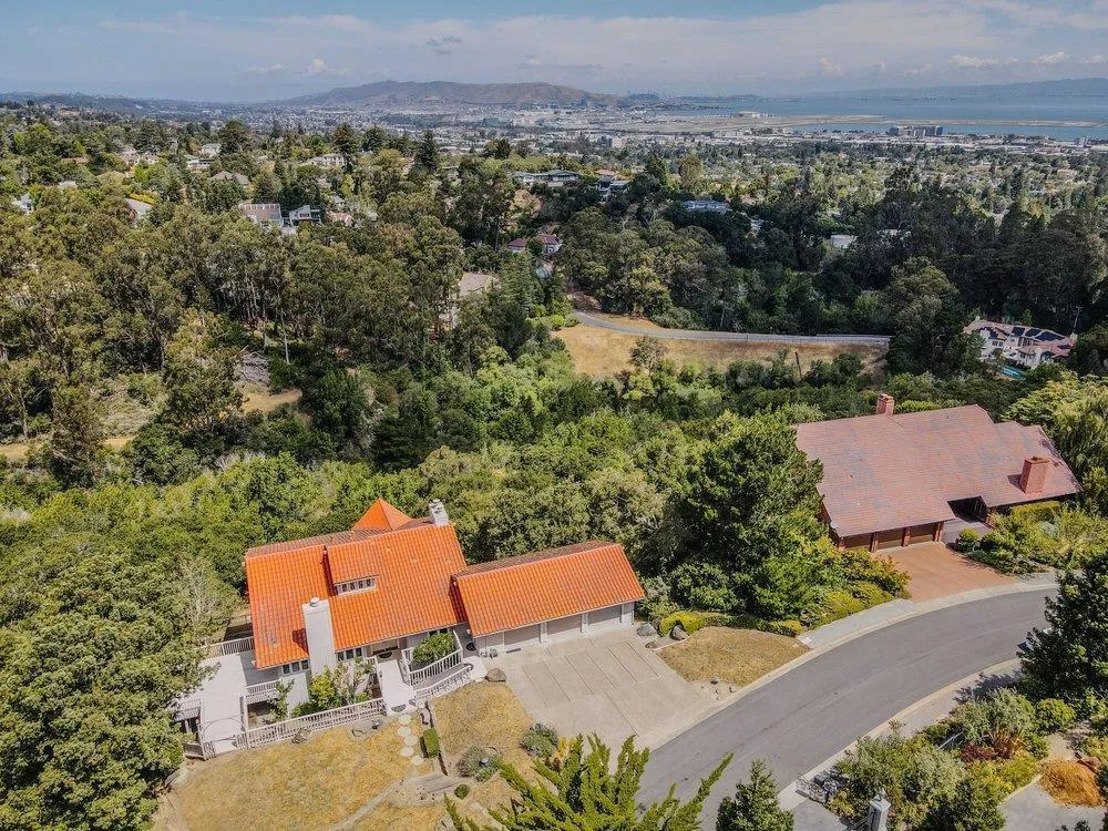 36 Eugenia Way Hillsborough, CA 94010