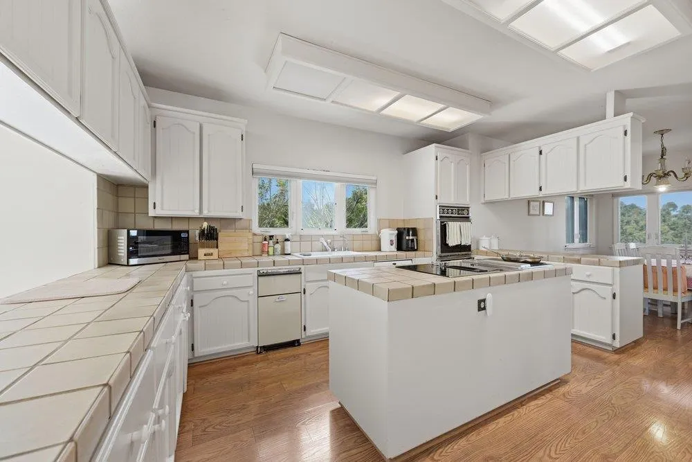 36 Eugenia Way Hillsborough, CA 94010