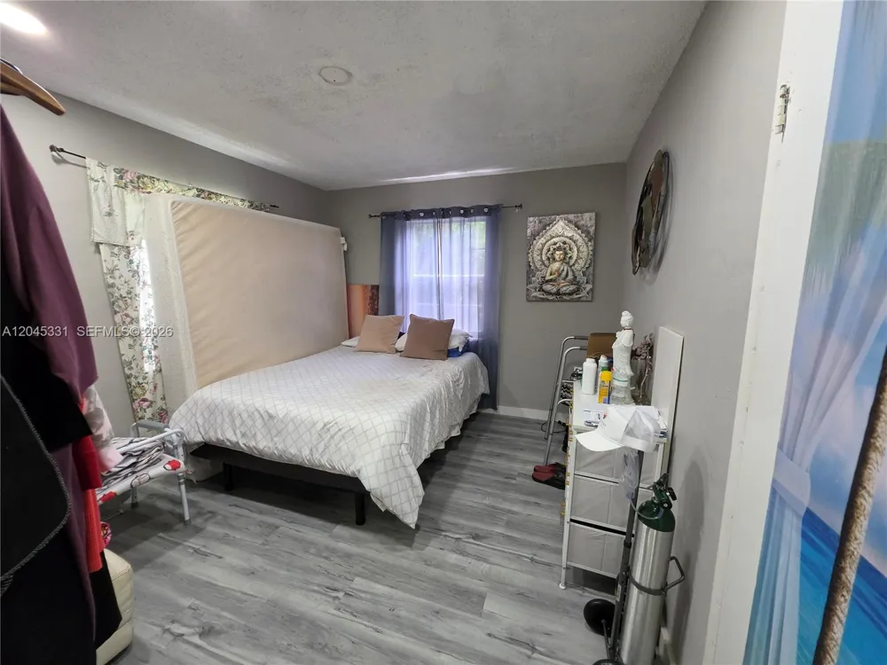 10801 NE 10th Ave Biscayne Park, FL 33161
