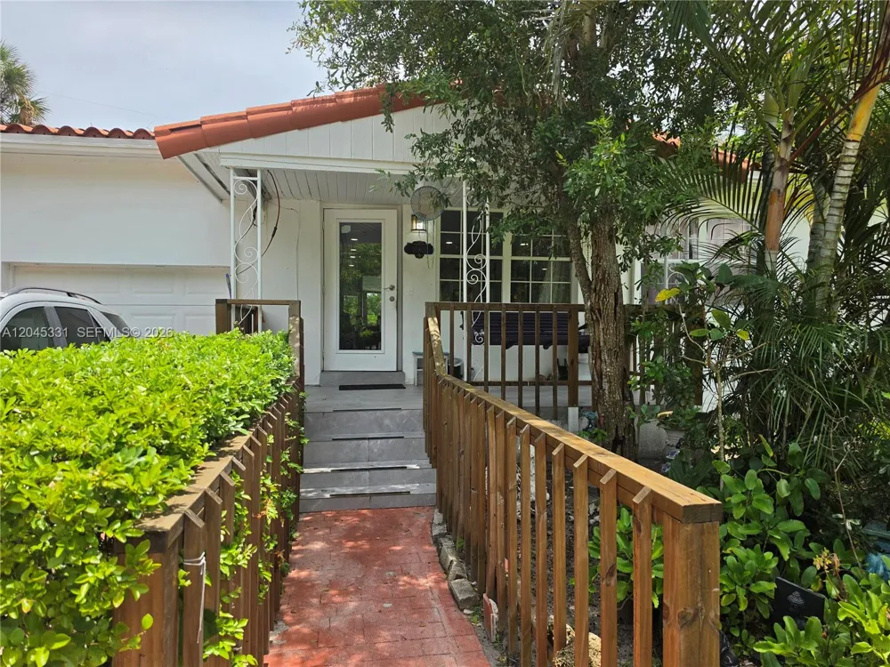 10801 NE 10th Ave Biscayne Park, FL 33161