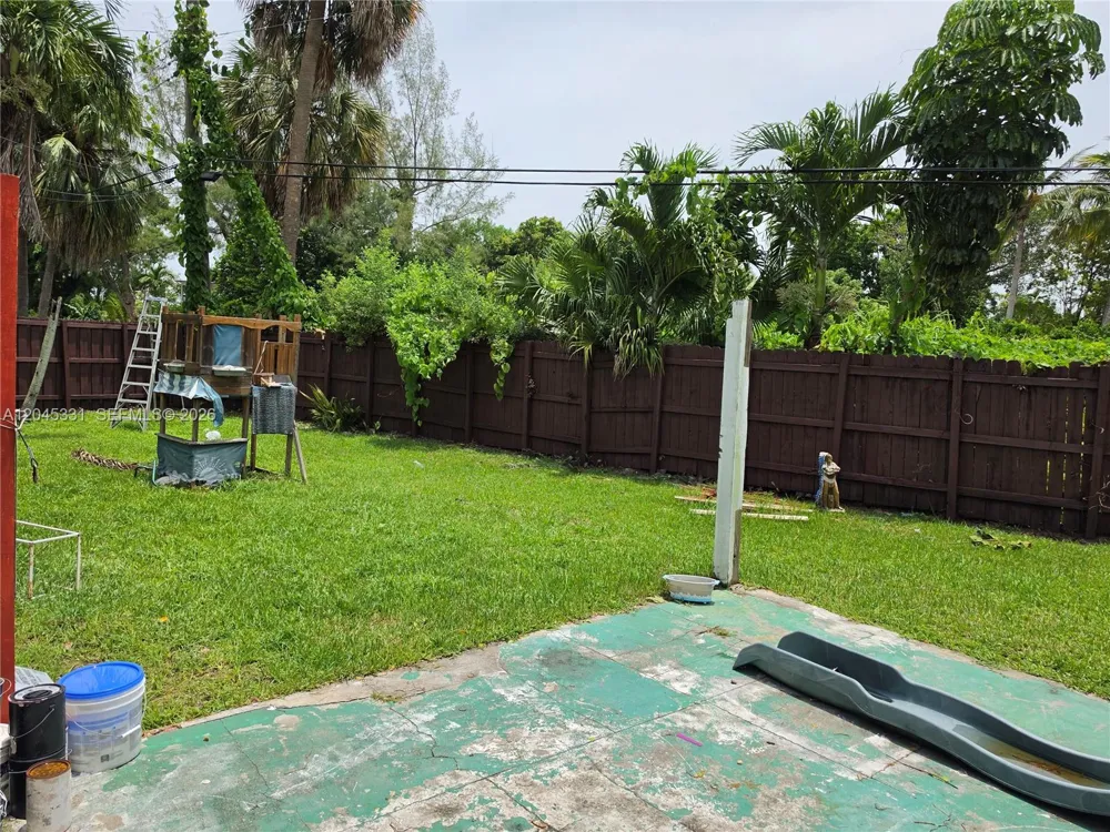 10801 NE 10th Ave Biscayne Park, FL 33161