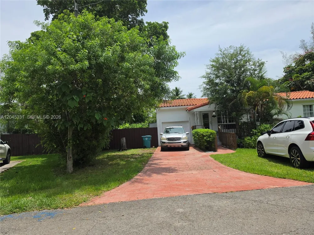 10801 NE 10th Ave Biscayne Park, FL 33161