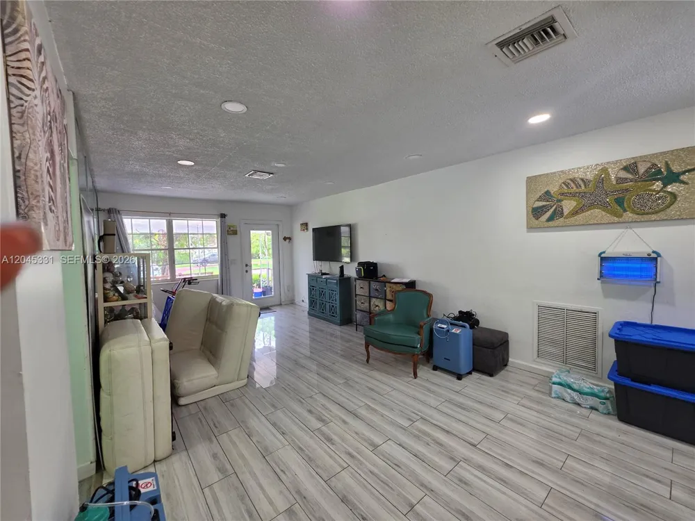 10801 NE 10th Ave Biscayne Park, FL 33161