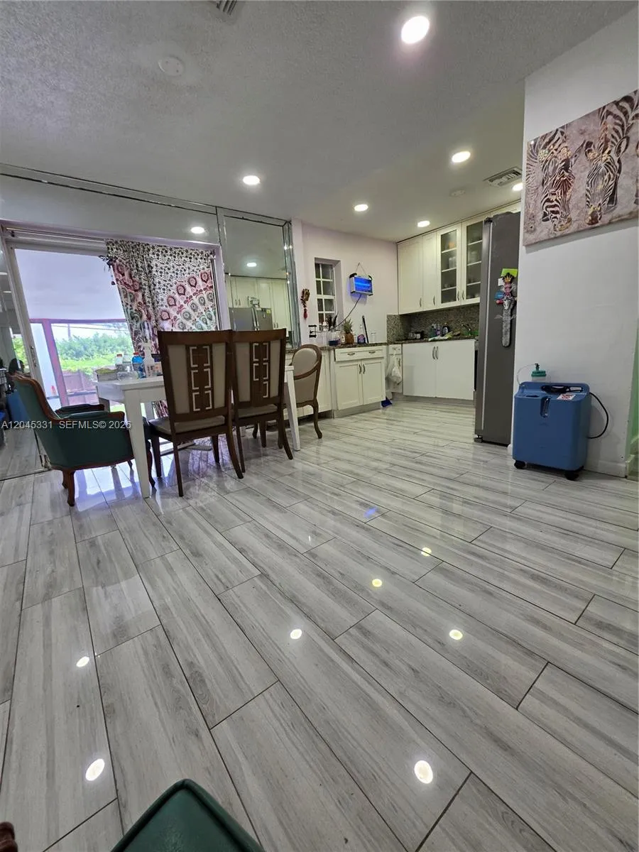 10801 NE 10th Ave Biscayne Park, FL 33161