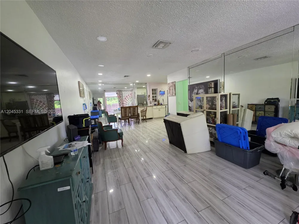 10801 NE 10th Ave Biscayne Park, FL 33161