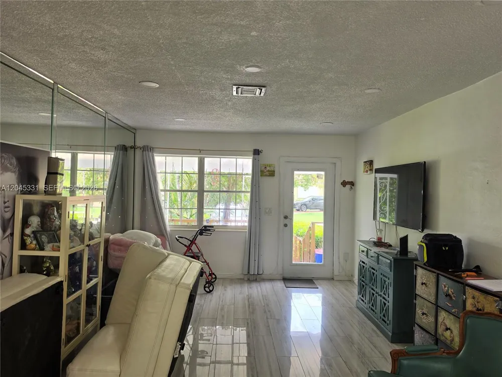 10801 NE 10th Ave Biscayne Park, FL 33161