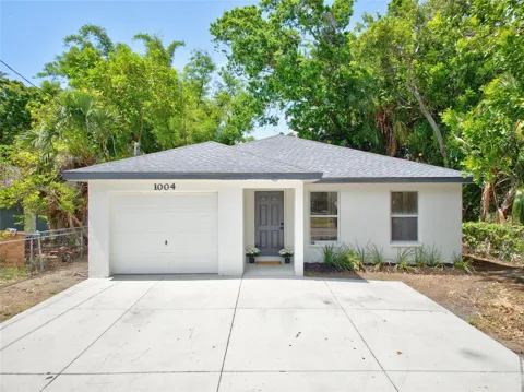 1004 17TH AVENUE W