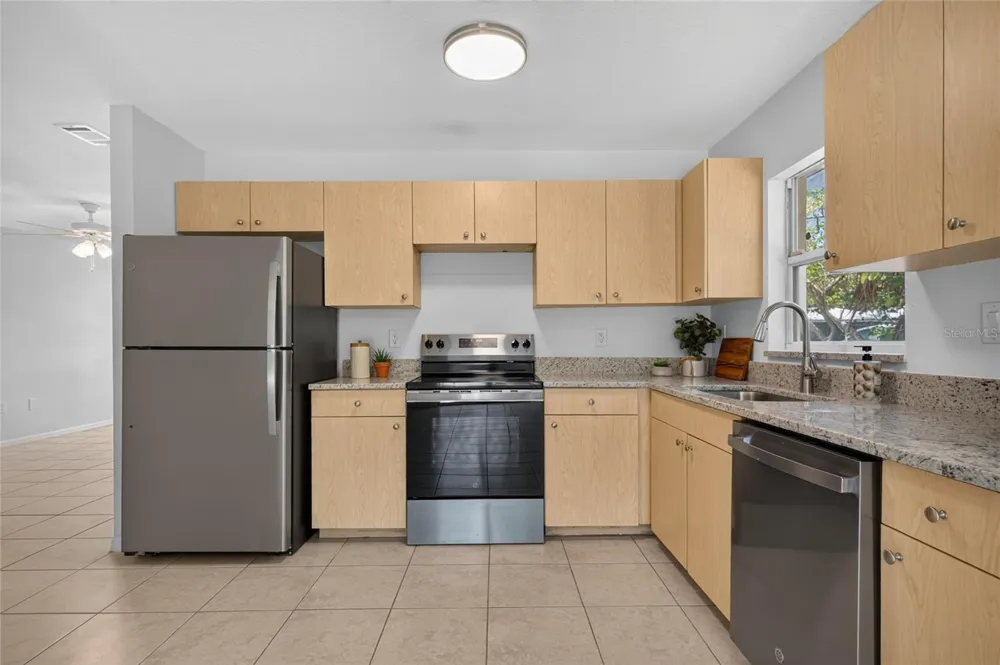 1004 17TH AVENUE W Bradenton, FL 34205
