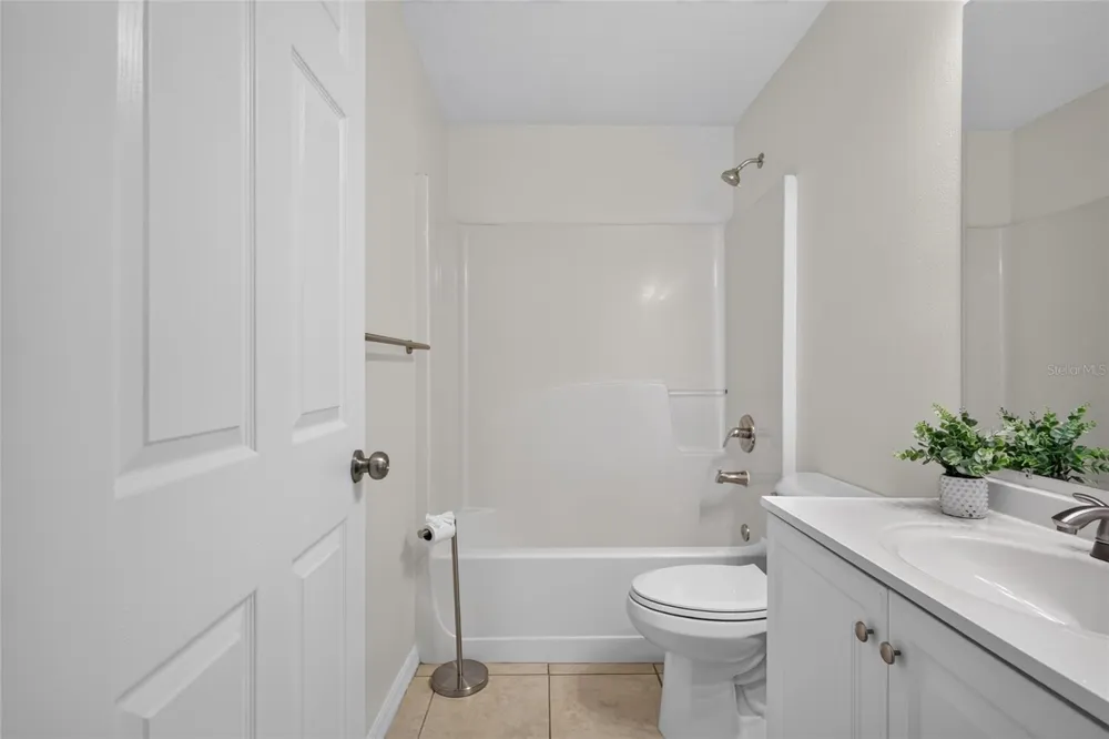 1004 17TH AVENUE W Bradenton, FL 34205