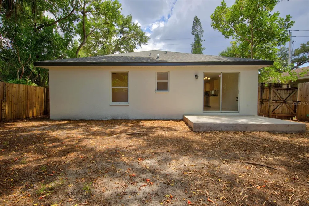 1004 17TH AVENUE W Bradenton, FL 34205