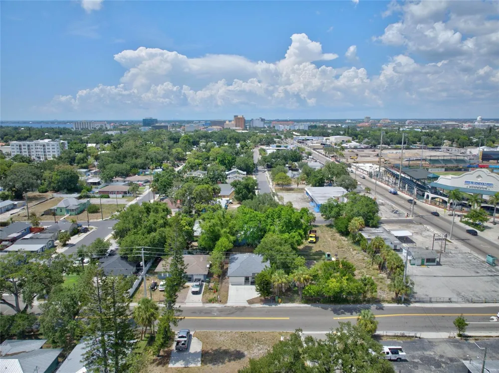 1004 17TH AVENUE W Bradenton, FL 34205