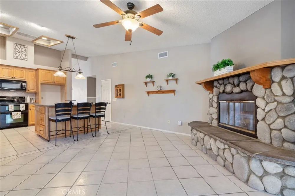 42307 61st st w Quartz Hill, CA 93535