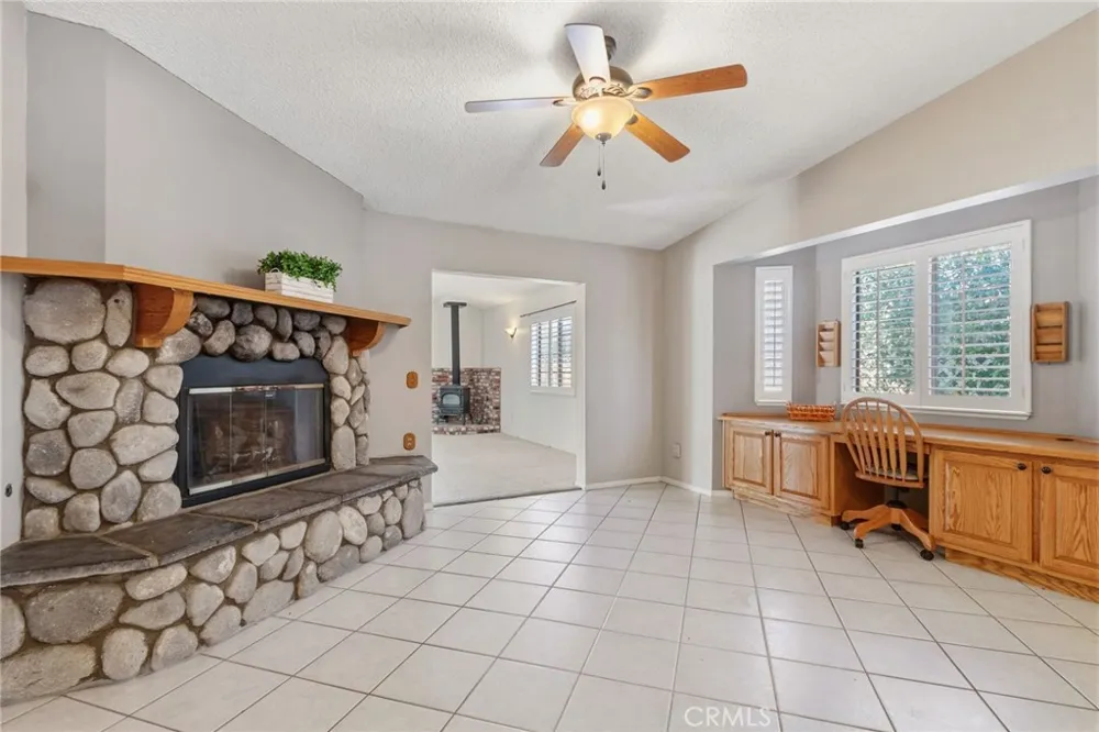 42307 61st st w Quartz Hill, CA 93535