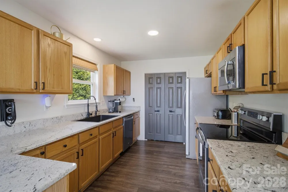 3381 Stones Throw Drive Valdese, NC 28690