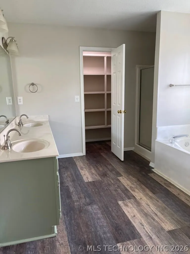 4012 W Queens Street Broken Arrow, OK 74012