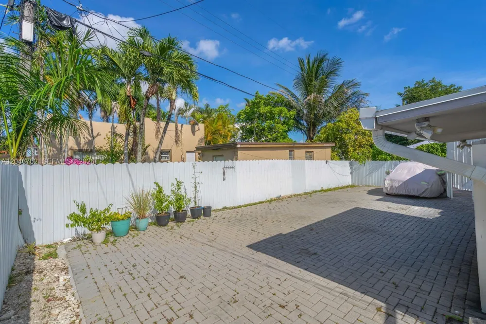 801 NW 17th Ct Miami, FL 33125